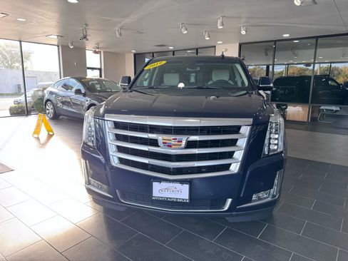 Used 2019 Cadillac Escalade Luxury image 8
