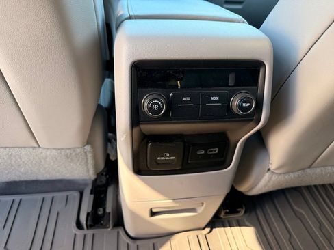 Used 2020 GMC Acadia SLT FWD image 26