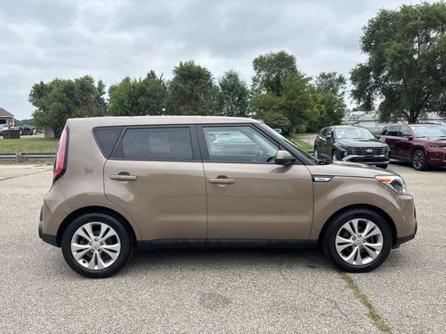 Used 2015 Kia Soul + FWD image 2