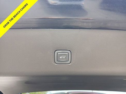 Used 2023 Chevrolet Traverse RS AWD/4WD image 11