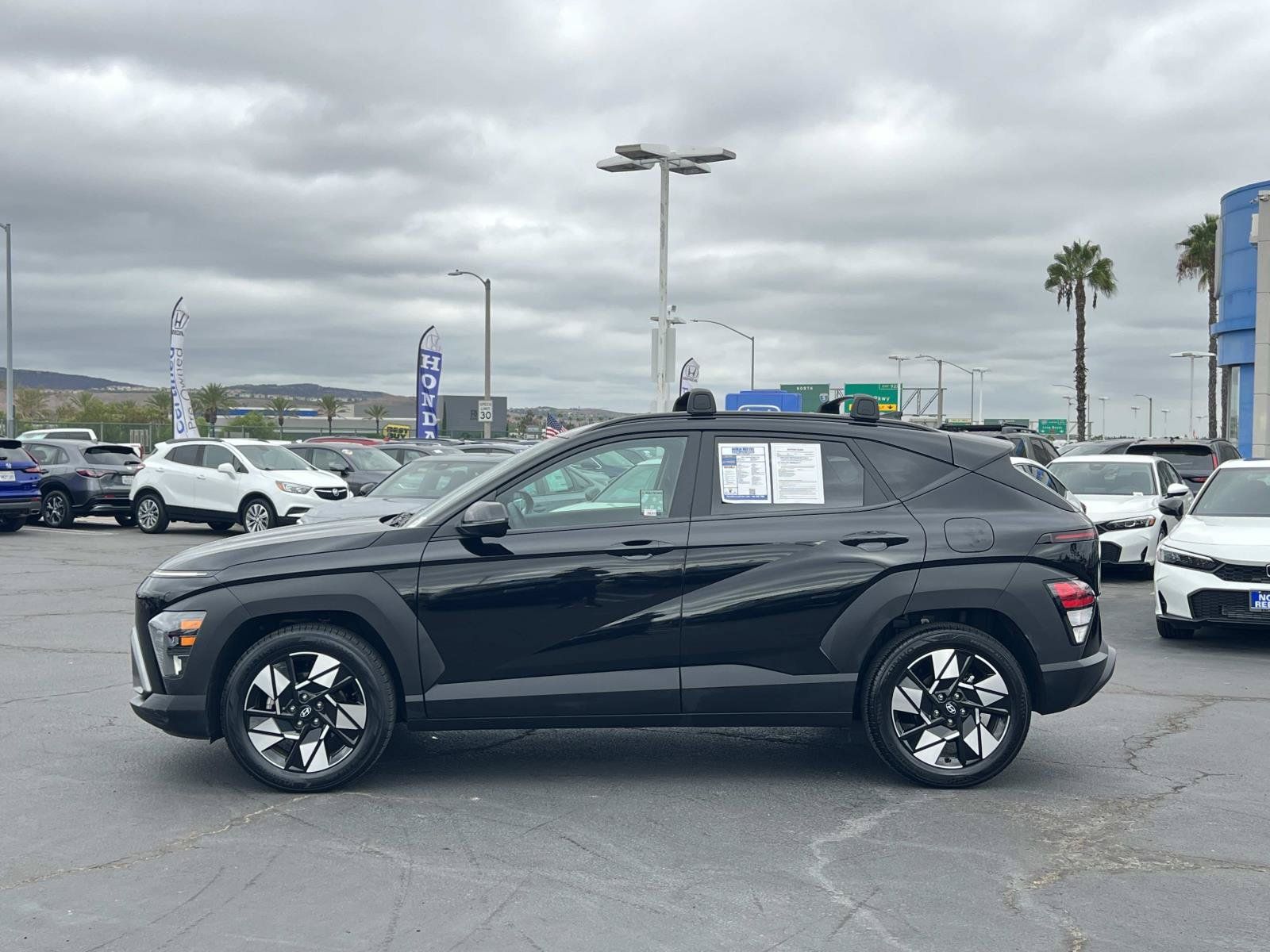 Used 2024 Hyundai Kona SEL w/ Convenience Package FWD image 2