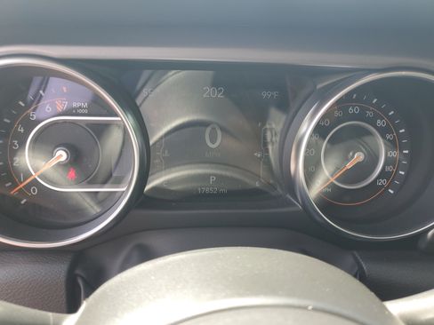Used 2023 Jeep Gladiator Sport AWD/4WD image 18