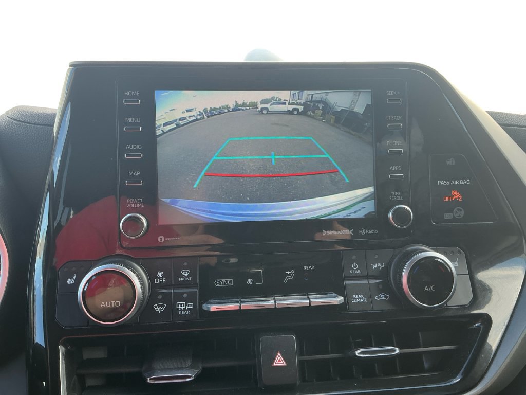 Used 2022 Toyota Highlander XLE AWD/4WD image 20