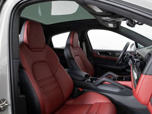 Used 2026 Porsche Cayenne GTS AWD/4WD image 38