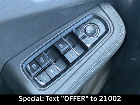 Used 2022 Porsche Macan AWD/4WD image 28