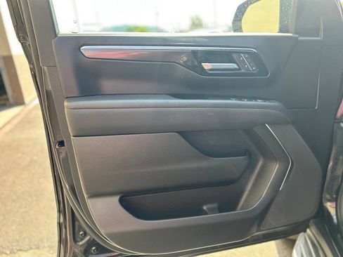 Used 2026 Chevrolet Suburban RST AWD/4WD image 16