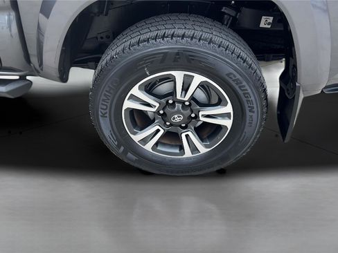 Used 2018 Toyota Tacoma TRD Sport w/ Technology Package RWD image 22
