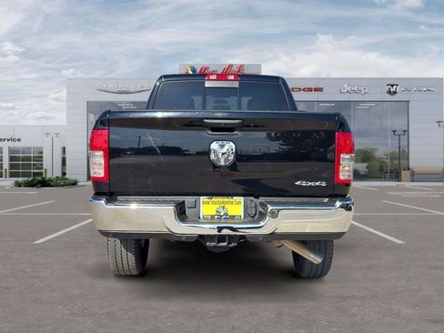 Used 2024 RAM 2500 Tradesman w/ Chrome Appearance Group AWD/4WD image 4
