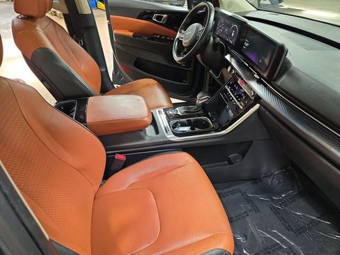 Used 2023 Kia Carnival SX Prestige FWD image 11