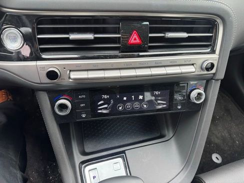 Used 2025 Genesis G70 2.5T image 30