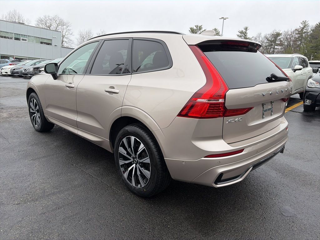 Used 2025 Volvo XC60 B5 Plus AWD/4WD image 5