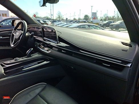 Used 2024 Cadillac Escalade Sport image 11