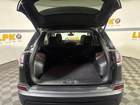 Used 2019 Jeep Cherokee Latitude Plus AWD/4WD image 17