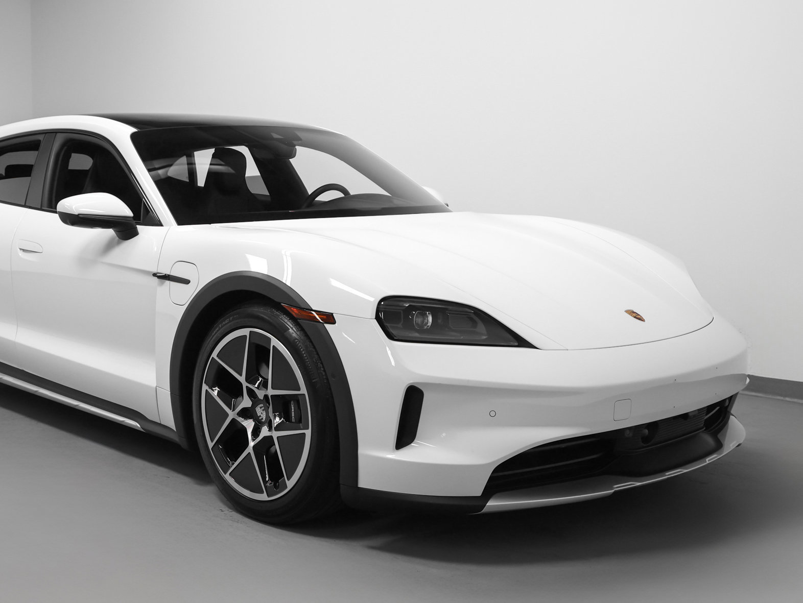 Certified 2025 Porsche Taycan 4 Cross Turismo w/ Premium Package AWD/4WD image 9