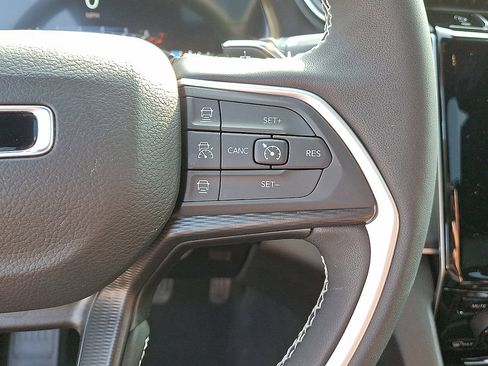 Certified 2025 Jeep Grand Cherokee L Altitude AWD/4WD image 10