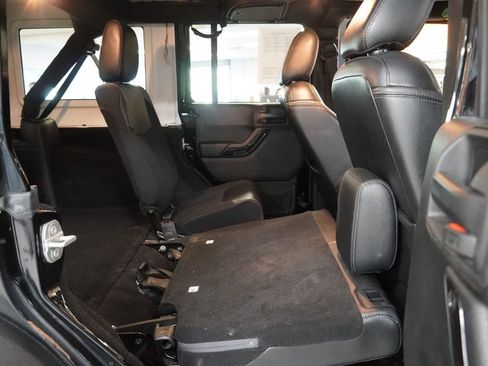 Used 2017 Jeep Wrangler Unlimited Sahara AWD/4WD image 28