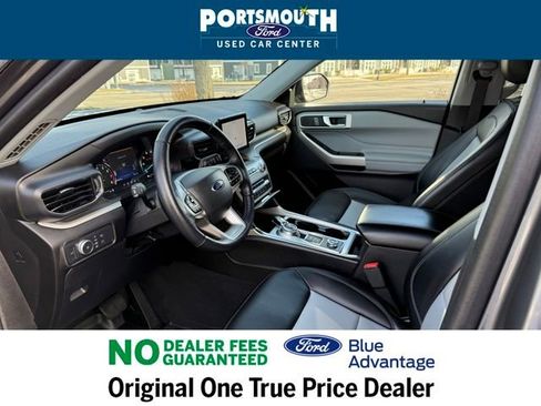 Used 2022 Ford Explorer XLT w/ Equipment Group 202A image 4