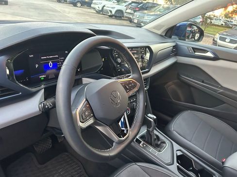 Used 2022 Volkswagen Taos SE w/ Driver Assistance Package image 10