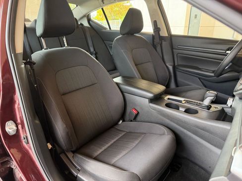 Used 2025 Nissan Altima 2.5 SV FWD image 31