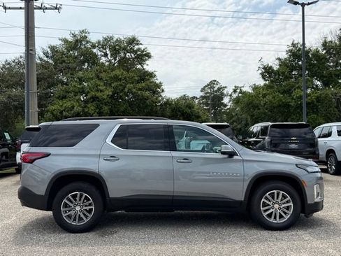 Used 2023 Chevrolet Traverse LT FWD image 6