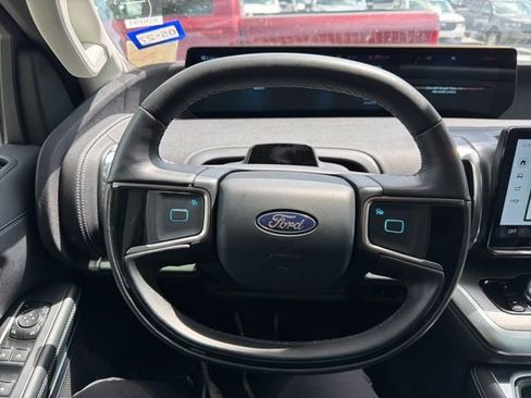Used 2025 Ford Expedition Platinum AWD/4WD image 23