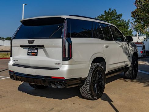Used 2025 Cadillac Escalade V AWD/4WD image 3