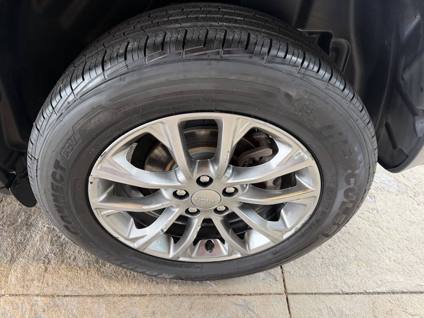 Used 2019 Jeep Cherokee Latitude Plus FWD image 11