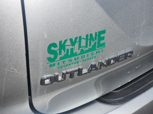 Used 2022 Mitsubishi Outlander SE image 8