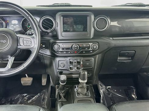 Used 2021 Jeep Wrangler Unlimited Sahara AWD/4WD image 18