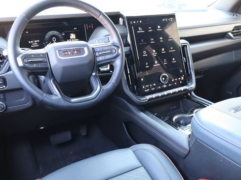 Used 2025 GMC Yukon XL AT4 AWD/4WD image 4