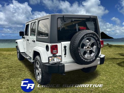 Used 2017 Jeep Wrangler Unlimited Sahara w/ Connectivity Group image 5