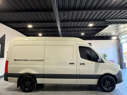Used 2022 Mercedes-Benz Sprinter 2500 image 8