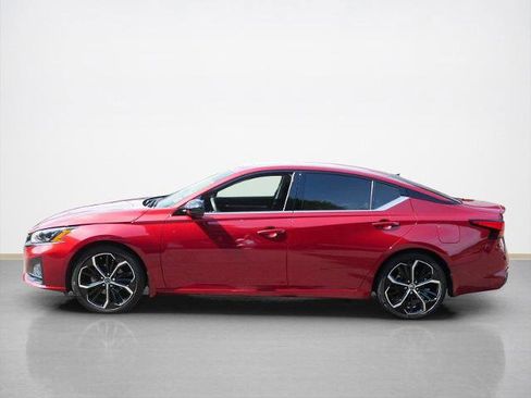 Certified 2023 Nissan Altima 2.5 SR w/ SR Premium Package FWD image 6