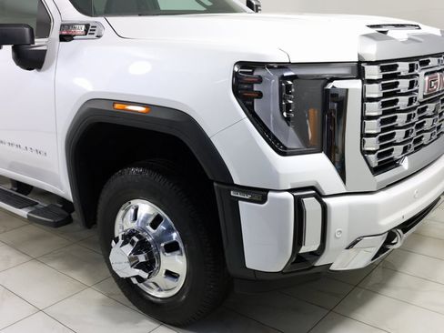 Used 2024 GMC Sierra 3500 Denali w/ Denali Reserve Package image 37