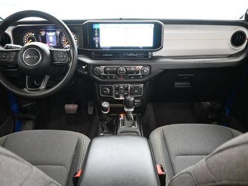 Used 2025 Jeep Gladiator Sport AWD/4WD image 16