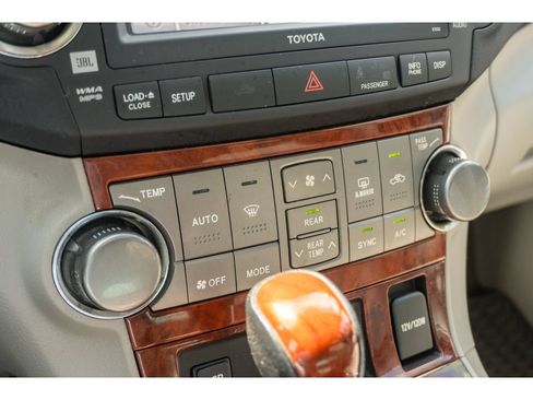 Used 2012 Toyota Highlander Limited w/ Tow Pkg FWD image 24