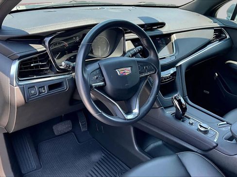 Used 2025 Cadillac XT6 Luxury FWD image 18