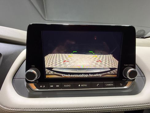 Used 2025 Nissan Rogue SV w/ SV Premium Package image 29