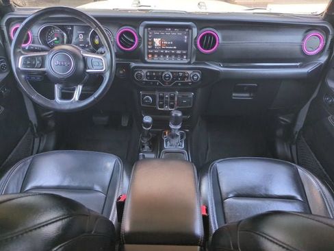 Used 2022 Jeep Wrangler Unlimited Sahara w/ Cold Weather Group AWD/4WD image 15