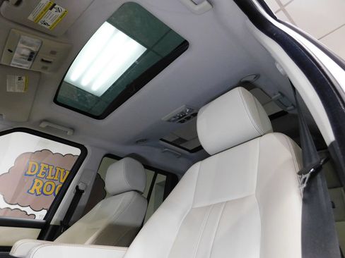 Used 2011 Land Rover LR4 HSE LUX AWD/4WD image 31