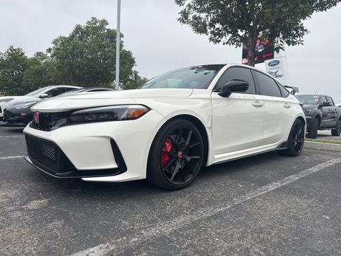 Used 2023 Honda Civic Type R image 1