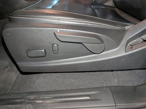 Used 2019 Chevrolet Colorado LT w/ Colorado RST Special Edition image 15