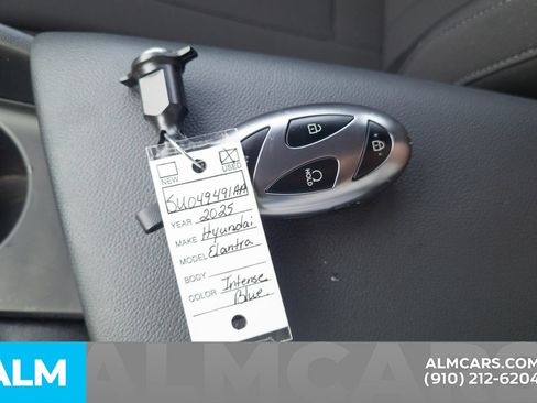 Used 2025 Hyundai Elantra Sport FWD image 17