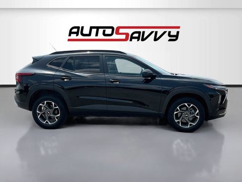 Used 2024 Chevrolet Trax LT w/ Driver Confidence Package FWD image 8