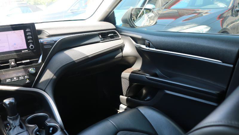 Used 2021 Toyota Camry SE FWD image 12