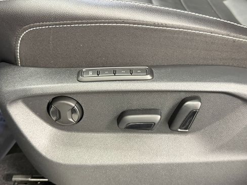 Used 2025 Volkswagen Atlas Cross Sport SEL R-Line image 34