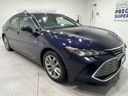 Used 2021 Toyota Avalon XLE w/ Moonroof Package image 2