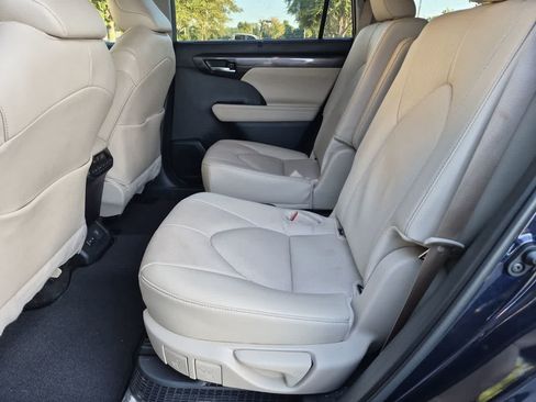 Used 2024 Toyota Highlander Limited AWD/4WD image 19