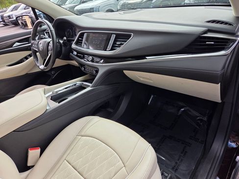 Used 2022 Buick Enclave Avenir w/ Avenir Technology Package image 23