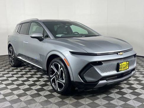 New 2026 Chevrolet Equinox EV LT image 3